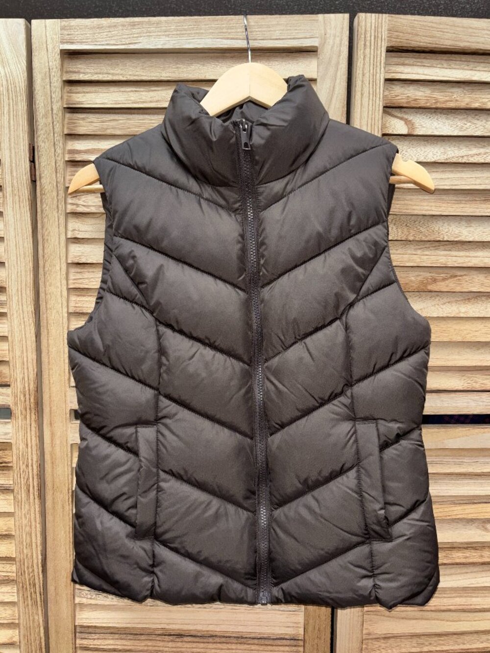 Cole Haan NWOT Chocolate Brown Chevron Puffer Vest – Size Small